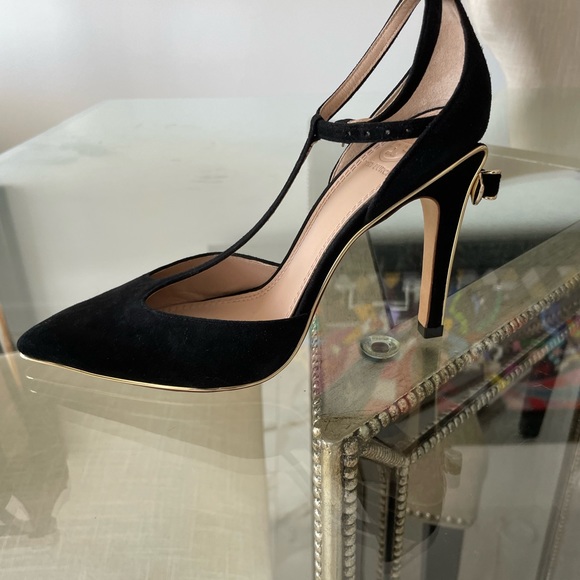 Pumps - Picture 2 of 5